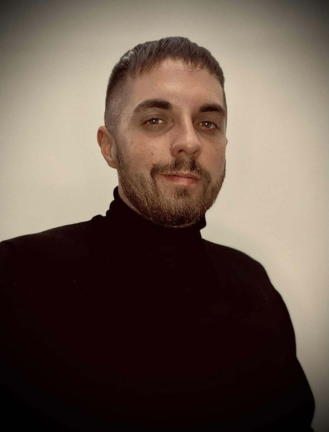 Nikolas LightMind portré